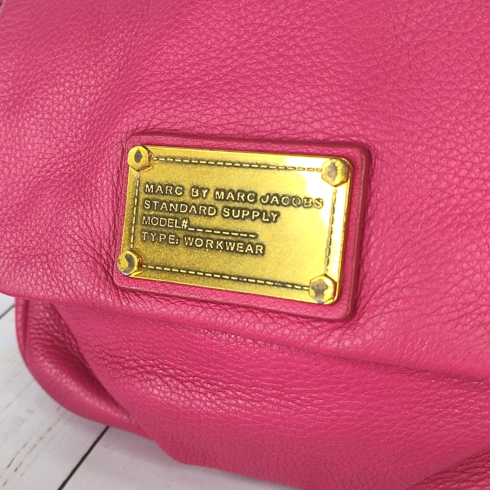 Marc Jacobs Classic Q Baby Crossbody Purse - Picture 4 of 17